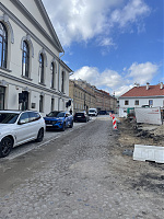 Matosi senas grindinys